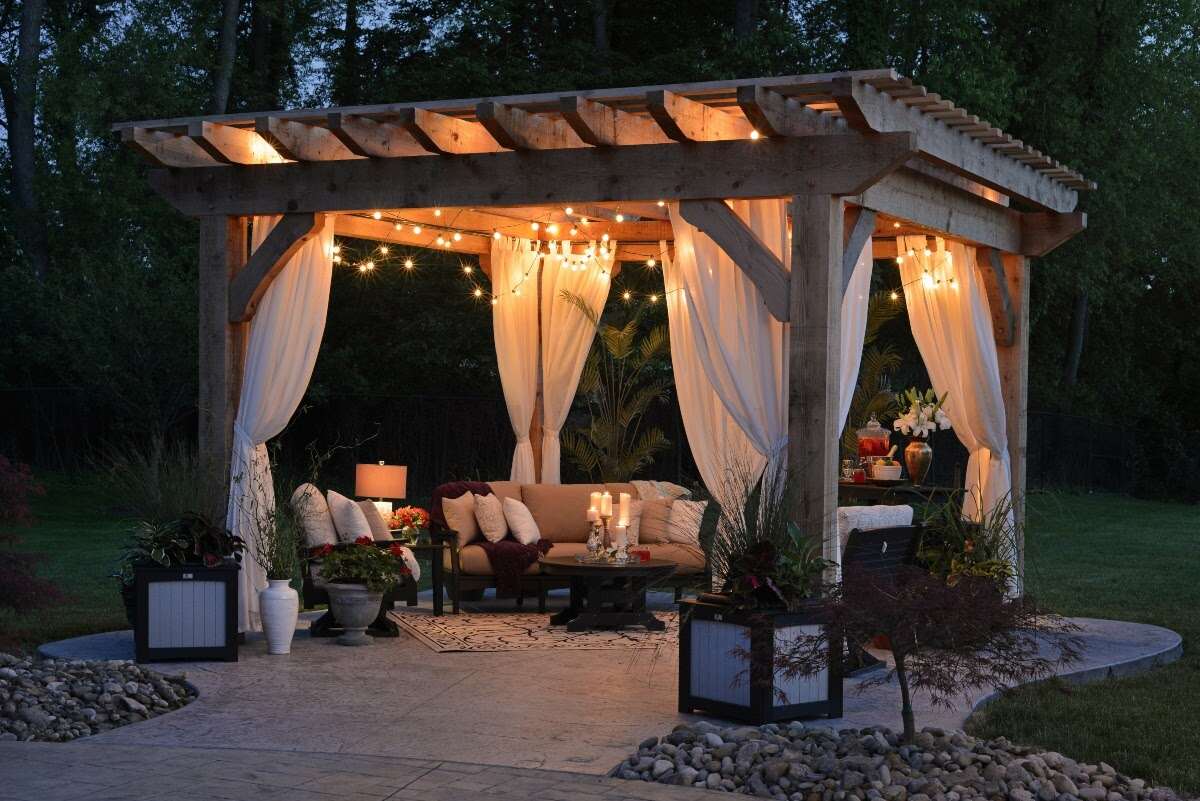 Fences And Pergolas that Enhance Your Home's Exterior